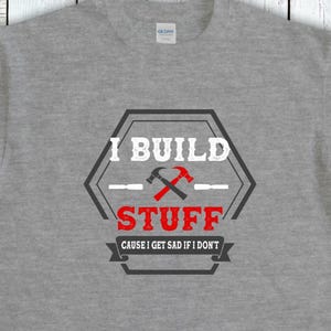 Ich baue Sachen Shirt, Holzbearbeitung Geschenke, Holzschnitzerei T-Shirt, lustiges Zimmermann T-Shirt, Geschenk für Papa, Handyman Shirt, Zimmermann Geschenk