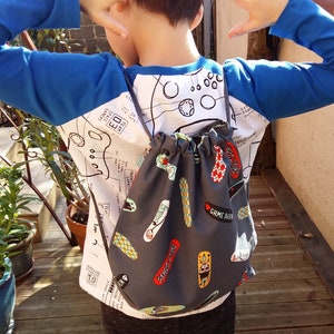 Sac à dos en tissu avec cordons coulissants, pochon, sac à lunch, à goûter, à linge, à jouets, motif skate