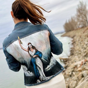 Handgemalte Jeansjacke Gerechtigkeit Jeansjacke Gemalte Jeansjacke Streetwear-Jeansjacke Gemalte Jacke Benutzerdefinierte Jeansjacke Frauenjacke
