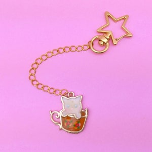 Witte Kat in Kopje Sleutelhanger, Zachte Katachtige Ketting, Oranje Hibiscus Thee Poes, Gouden Hars Sieraad