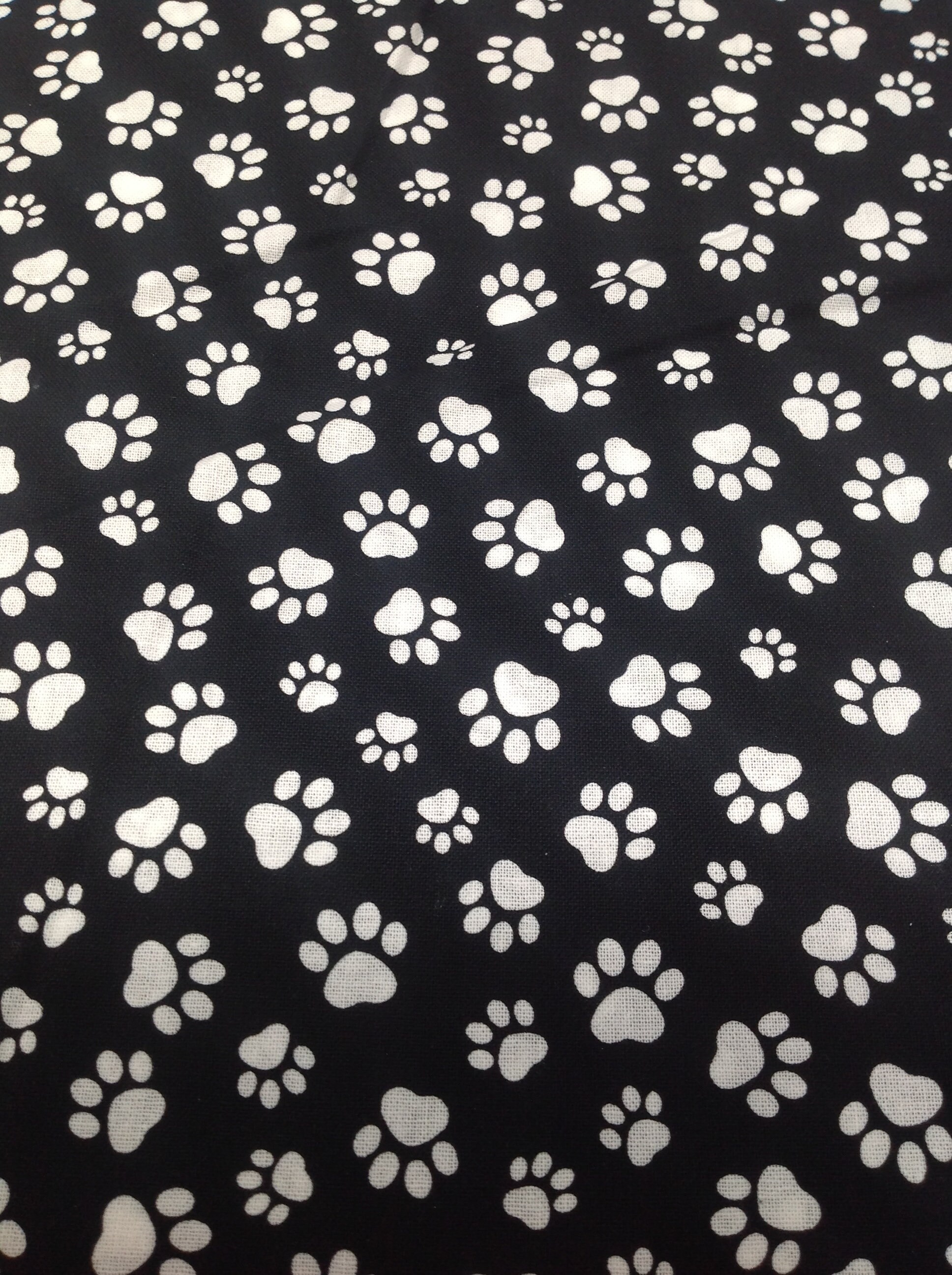 Paws Pet Sketch Paw Prints on White by Timeless Treasures 44 inches wide 100% Cotton Quilting Fabric TT-C8242-White Paws Pet Sketch Paw Prints on White by Timeless Treasures 44 inches wide 100% Cotton Quilting Fabric TT-C8242-White