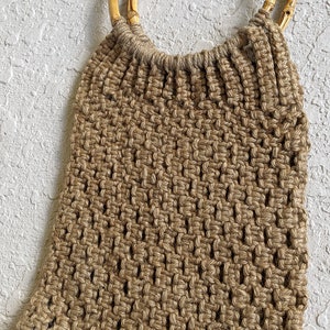 Vintage 70s Hemp Crocheted Macrame Bamboo Handle Bohemian Beach Bag Shopping Bag angle