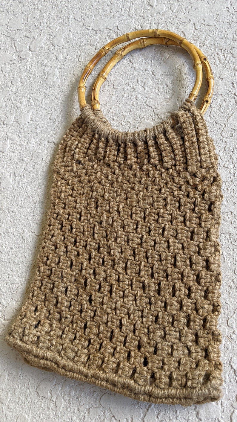 Vintage 70s Hemp Crocheted Macrame Bamboo Handle Bohemian Beach Bag Shopping Bag angle