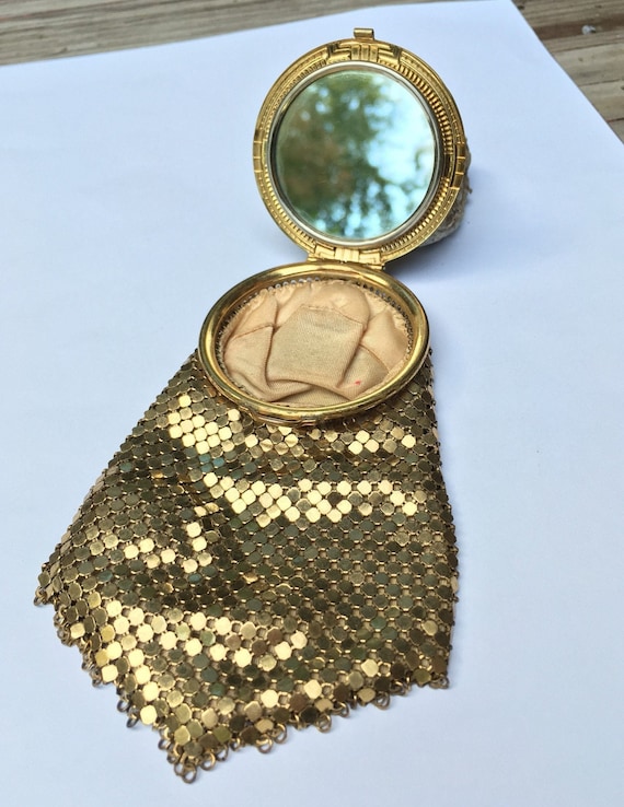 1920s // 1930s Art Deco Evans Metal Mesh Compact/P