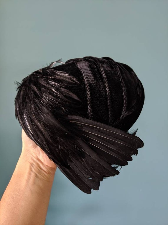 Vintage 40s Black Velvet and Raven Feather Cloche
