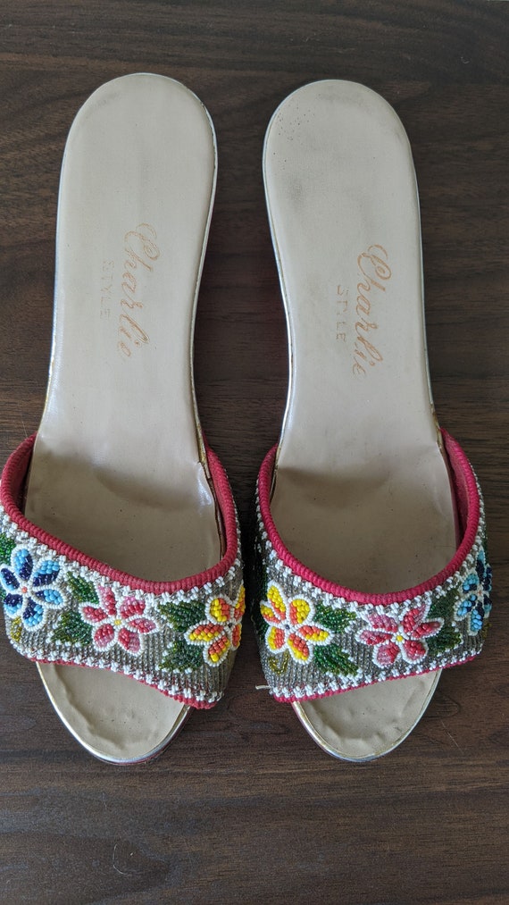 Vintage 50s 60s Red beaded floral leather sandals… - image 3