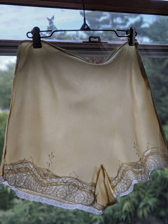 Vintage 30s/40s Ivory Lace Embroidered Tap Pants P
