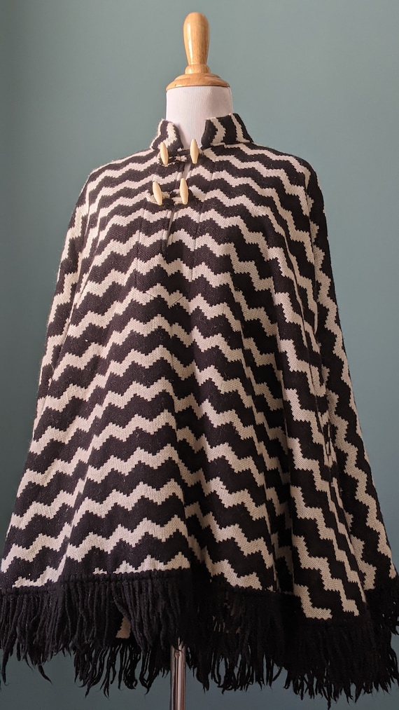 Vintage 50s 60s Black and White Chevron Wool Ponc… - image 2