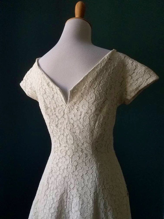 Vintage 40s / Vintage 50s White Lace Dress / Gown