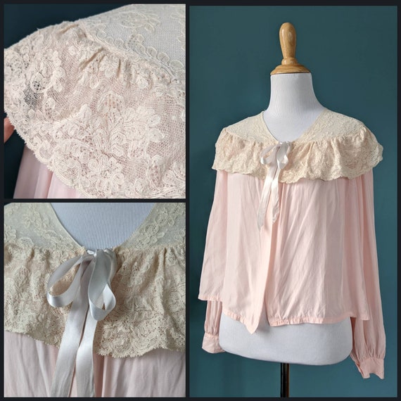 Vintage 1940s Pink and Ivory Lace Bed Jacket Ling… - image 1