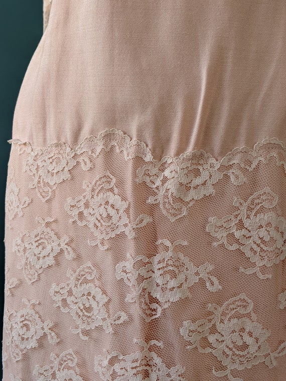 Vintage 60s Peach Lace Mod High Neck Cocktail Dre… - image 3