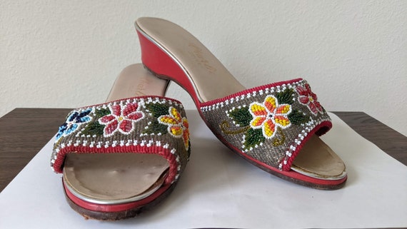 Vintage 50s 60s Red beaded floral leather sandals… - image 2