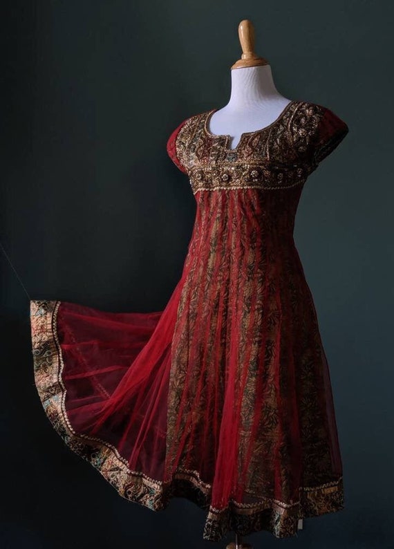 Vintage Red Green and Gold Regal Royal Embroidered