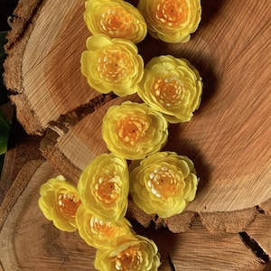 Confezione da 10 fiori in tessuto vivo per artigianato | Diametro 6 cm | Disponibile in viola o giallo | Ideale per la decorazione fai da te