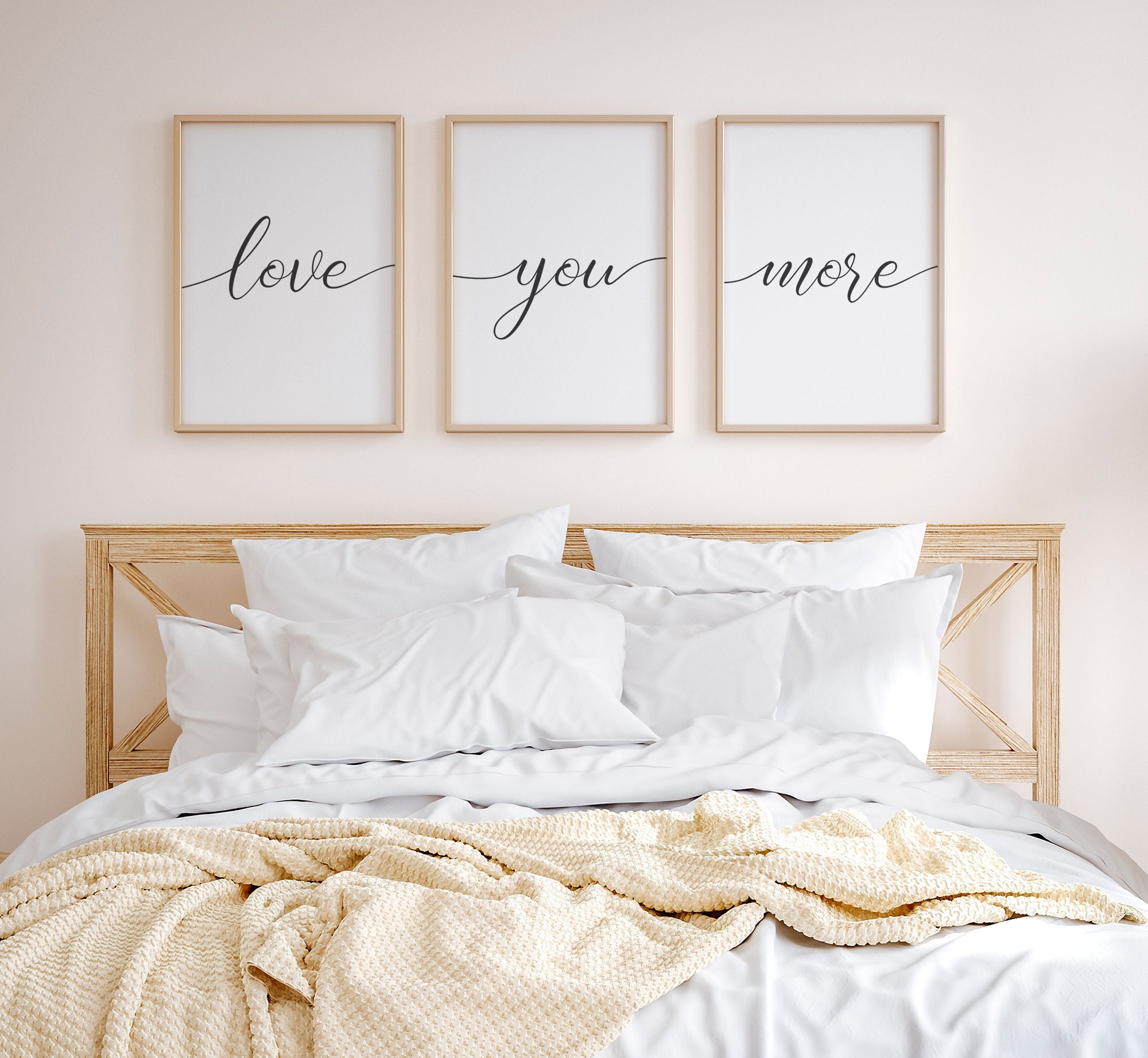 Décoration murale de chambre sur le lit, Love You More Sign