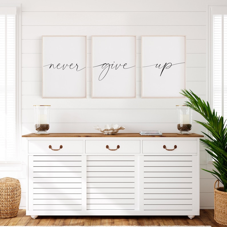 Utskrivbart set med "Ge aldrig upp", motivationstryck, skylt med "Ge aldrig upp", utskrivbart citattryck, typografisk konst, inspirerande talesätt, väggdekor bild 5