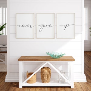 Utskrivbart set med "Ge aldrig upp", motivationstryck, skylt med "Ge aldrig upp", utskrivbart citattryck, typografisk konst, inspirerande talesätt, väggdekor bild 2