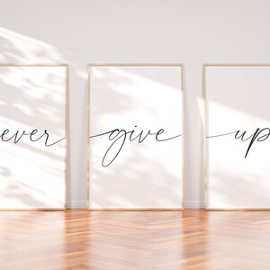 Utskrivbart set med "Ge aldrig upp", motivationstryck, skylt med "Ge aldrig upp", utskrivbart citattryck, typografisk konst, inspirerande talesätt, väggdekor bild 6