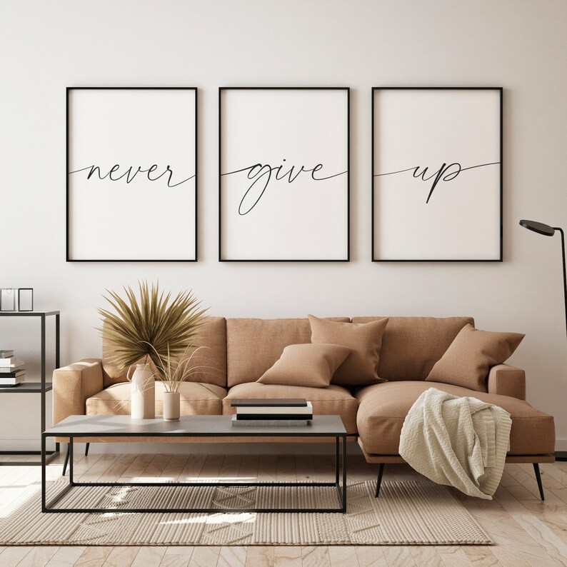 Utskrivbart set med "Ge aldrig upp", motivationstryck, skylt med "Ge aldrig upp", utskrivbart citattryck, typografisk konst, inspirerande talesätt, väggdekor bild 1