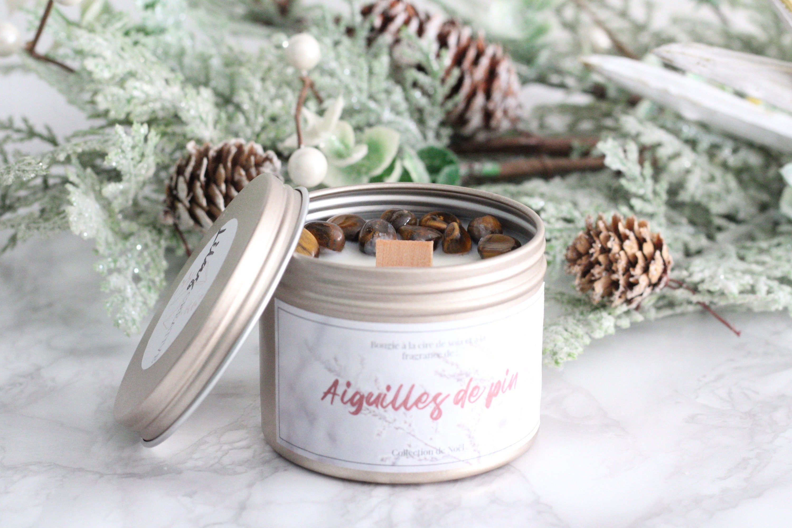 Bougie Aiguilles de Pin, Bougie Cire de Soja, Christmas Candle, Oeil Tigre, Pierres, Noël, Cadeau