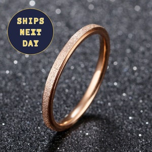 Zierlicher stapelbarer Ring mit sandgestrahltem Finish, Vintage Boho Ring für Frauen, Rosegold & Sterling Silber