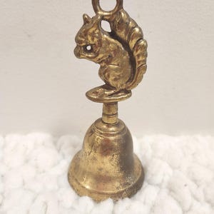 ヴィンテージ真鍮調リスベル – 5.5インチ 金属製動物置物ベル – 素朴な