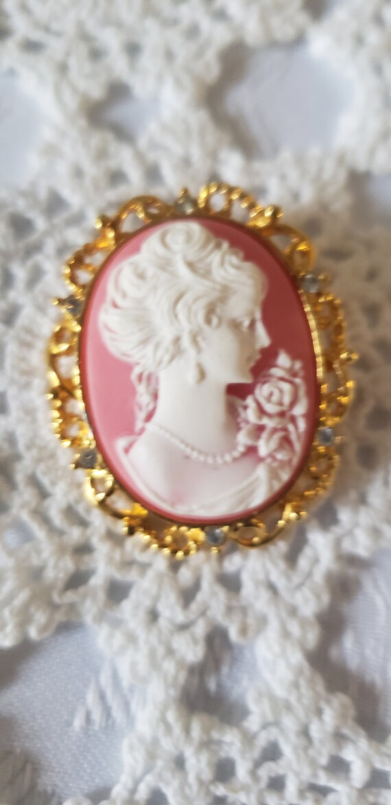 Vintage Cameo Brooch Pendant: White Lady, Pink Backdrop, Gold