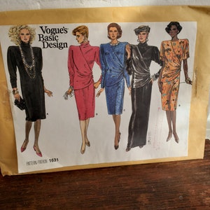 Robe design basique Vogue 1631 Longueur mi-genou ou longueur de soirée Drapé sur le devant Taille 12 à 16 COUPE