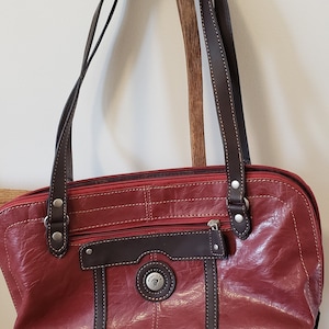 Monedero Mouflon color burdeos con detalle marrón Monedero de