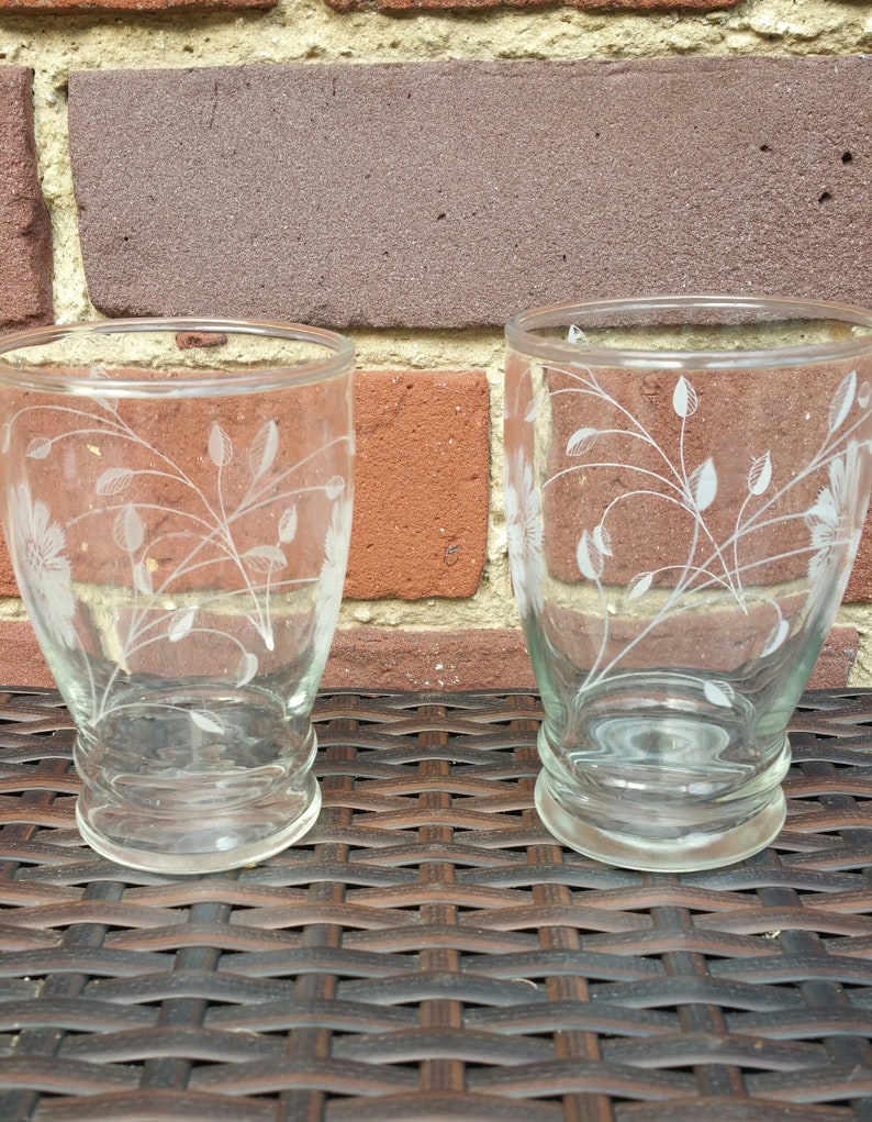 Vintage Retro Clear Glass Drinking Glasses With White Flowers Etsy