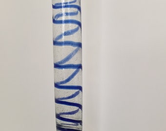 Vase en verre soufflé à la main : verre d'art vintage bleu tourbillonnant