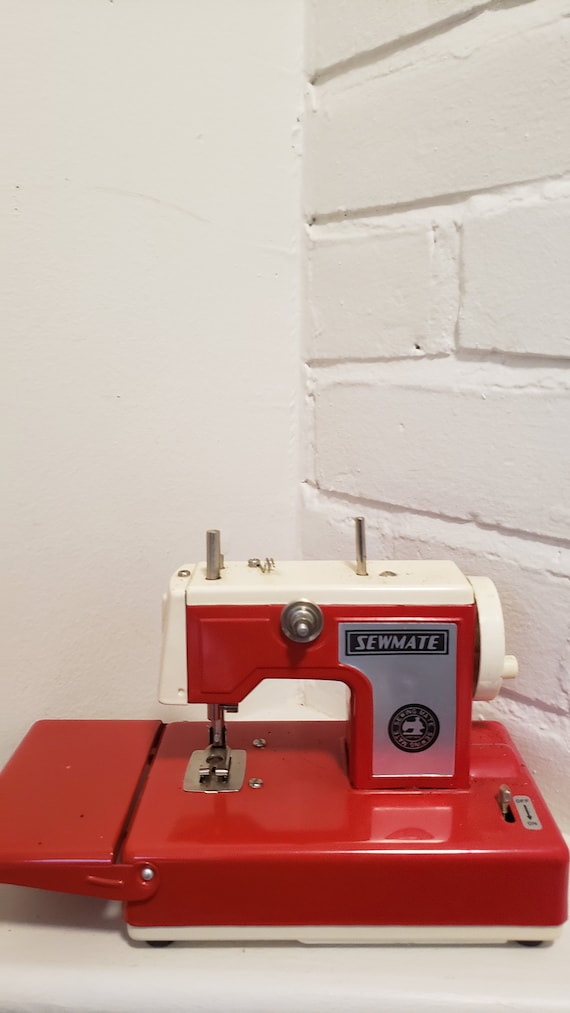 Sew Mate Children's Metal Battery Operated Sewing Machine Vintage