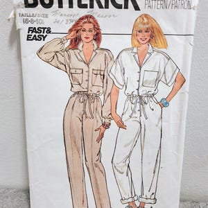 Peut inclure: Patron de couture vintage pour une combinaison avec un devant boutonné et un pantalon long. Le patron est de Butterick et porte le numéro 4946. Le patron est pour les tailles 16-8-10 et est étiqueté "Rapide et facile".