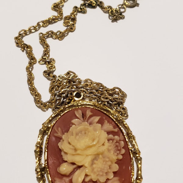 Floral Pendant Cameo Style Necklace Gold Tone Flower Pendant Long Chain Vintage Necklaces Boho Jewelry White Flower Cameo Like Flower Chain