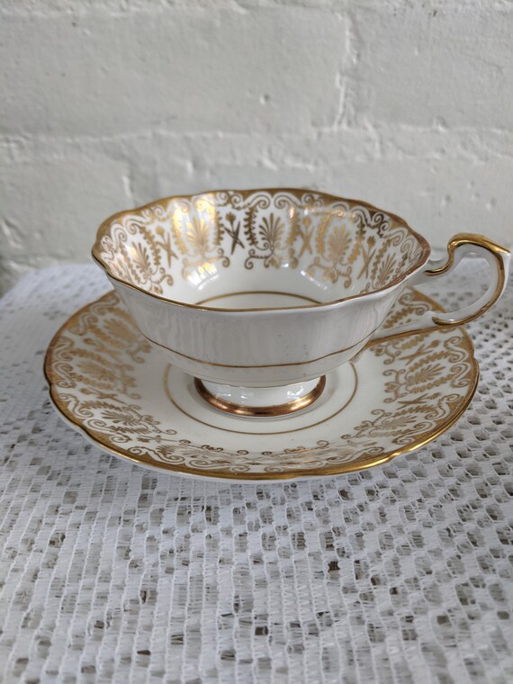 金*ン様 ヴィンテージ ピューター　ピッチャー&カップ＆トレー　総重量969g Vintage Paragon Tea Cup & Saucer: Wide Mouth Gold Gilt, 1950s - Etsy
