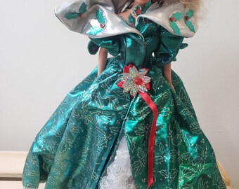 Vintage 1995 Happy Holiday Barbie Green Holly Dress, Accessories