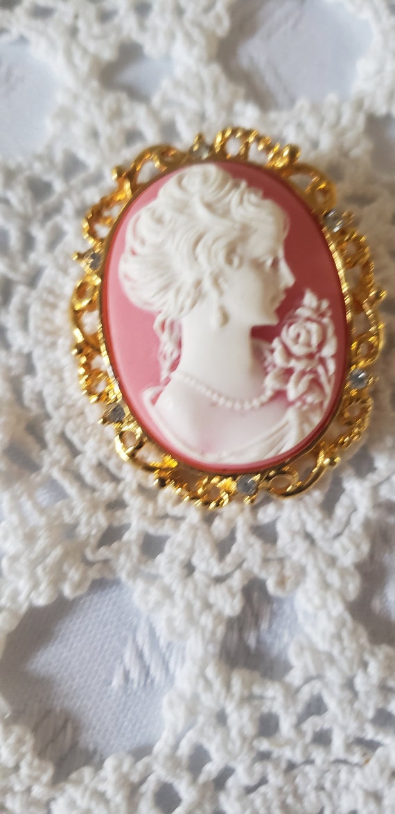 Broche Vintage Camée Buste Femme, Vieil Or, Beige, Parfait état - Bijou Ancien Style Rétro