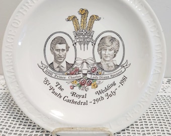 The Royal Wedding Plate 1981 St. Paul's Cathedral 9.75 Inches