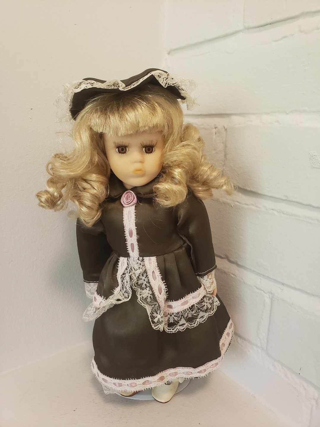 【antique doll】lithograph vintage Vintage Musical Porcelain Doll: 12-Inch Victorian Style Display