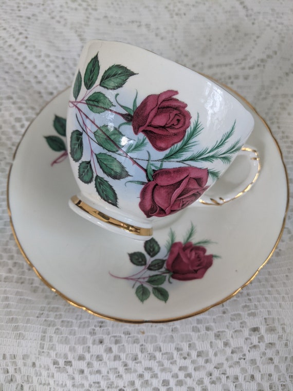 Tea cup and saucer Red roses and gold rim. Delphine,Bone China England