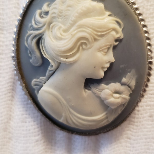 Oval Cameo Brooch Large Cameo Vintage Brooch White Right Facing Lady Cameo With Blue/Grey Backdrop Silver Tone Decorative Framed Brooch