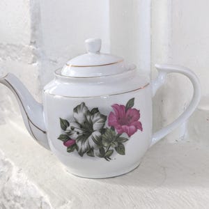 Vintage Tiger Lily Porcelain Tea Pot: Small Single Serve