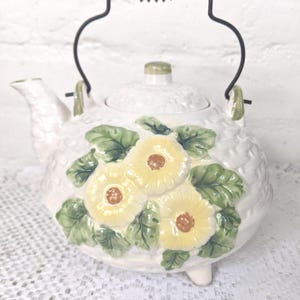 Grande théière tournesol : céramique gaufrée, tissage de paniers, Japon années 50