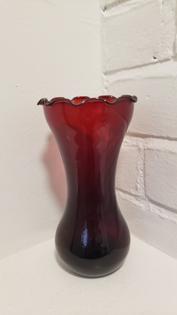 Ruby Glass Vase With Scallop Decorative Deep - Etsy UK