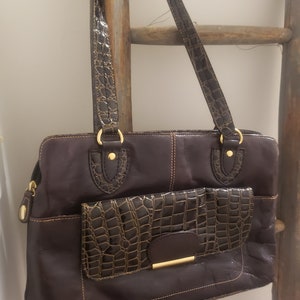 Cartera de charol marrón Naturalizer con piel de serpiente sintética, estilo años 60, estilo moderno, estilo kitsch, cartera vegana marrón chocolate