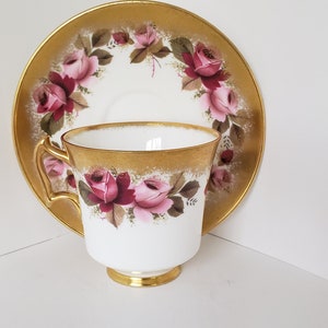Tasse à thé avec soucoupe Royal Chelsea Roses rouges et roses, doré, doré, rose vintage, tasse à thé, shabby chic, articles cadeaux, tasses à thé vintage pour la fête des mères
