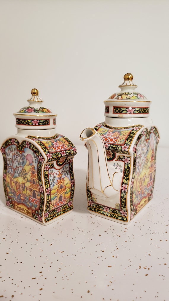 Vintage 1970s Sadler English Bone China Teapot Charles Dickens