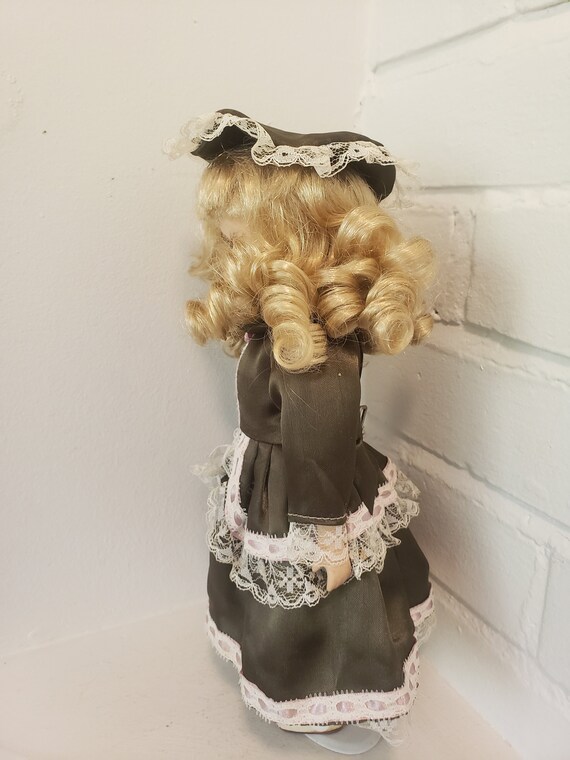 Vintage Musical Porcelain Doll: 12-Inch Victorian Style Display