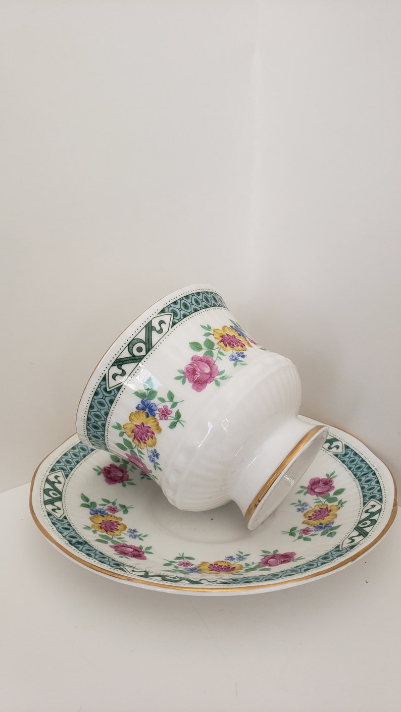 Floral Display Elizabethan Bone China Tea Cup and Saucer Set: Spring ...