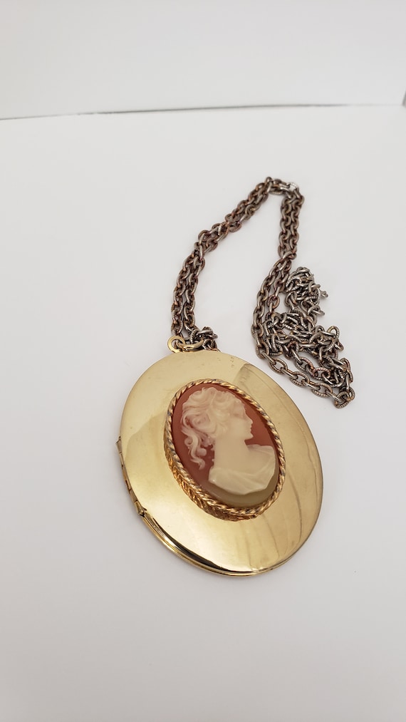 Cameo Locket Pendant Vintage Gold Tone Long Chain 